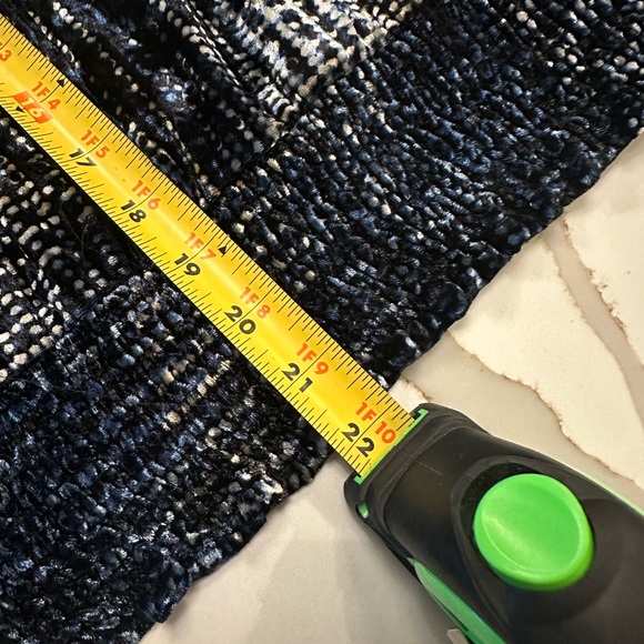 Gorgeous White House Black Mkt Long Sleeve Special Occasion Top- Like NEW - Picture 11 of 12